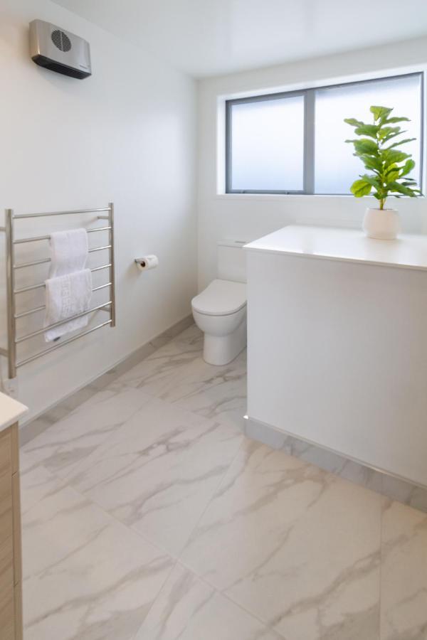 Upper Riccarton Dream - 2 Bed 2 Bath W/Carpark Apartment Christchurch Luaran gambar