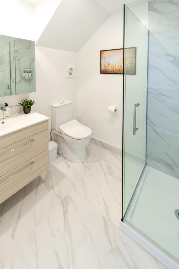 Upper Riccarton Dream - 2 Bed 2 Bath W/Carpark Apartment Christchurch Luaran gambar